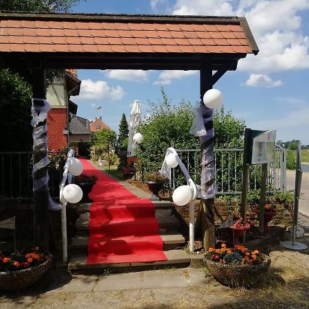 Elbhotel Bleckede Buitenkant foto